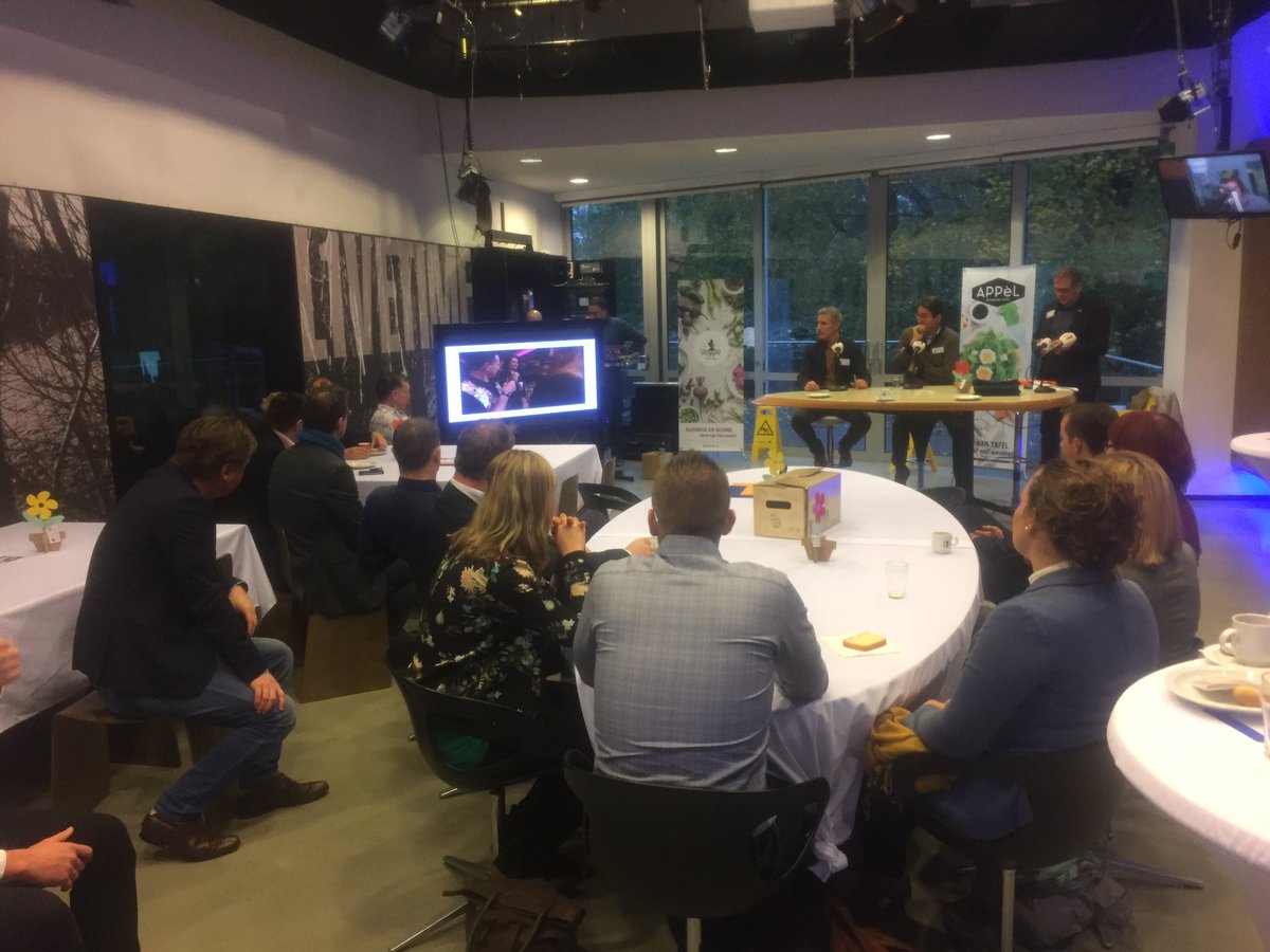 L1leohauben's tweet photo. Inspiratie-sessie met vertegenwoordigers AH in Limburg. #L1 gaat in december weer inzamelen voor voedselbank. #vb2016 https://t.co/ldngLYcioL