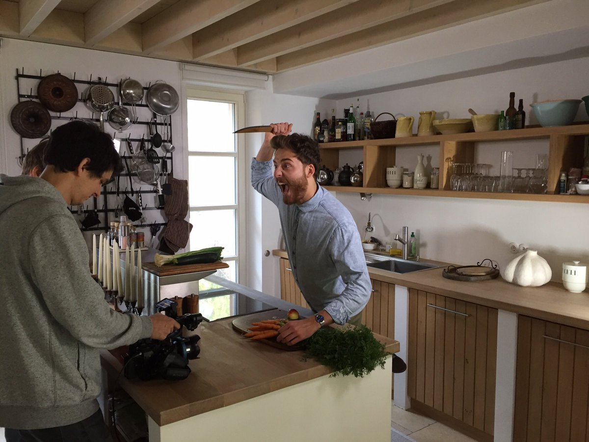 lignum_io's tweet image. Never point with a knife to the audience ;) #setfun #chefknife //SKID ist launching @kickstarter - visit us lignum.io