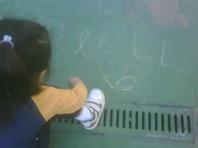 maortega67's tweet photo. Practicando la l con tizas @sleivachacon @Novaschool_es https://t.co/uQOG710BsA