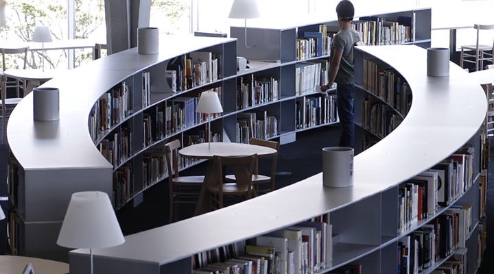 咳が反響し温度も適温にならないが 有名建築家が訪問したり雑誌に紹介されたりし 評価された大学図書館 公共建築はどのようにあるべきなのか Togetter