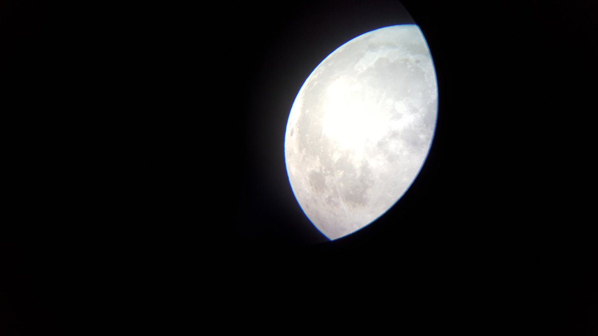 Will9114's tweet photo. Taken from a cell phone through a telescope! #2016supermoon @KTNV @8NewsNow @News3LV @wakeupwiththecw https://t.co/uOd1CIg6LP