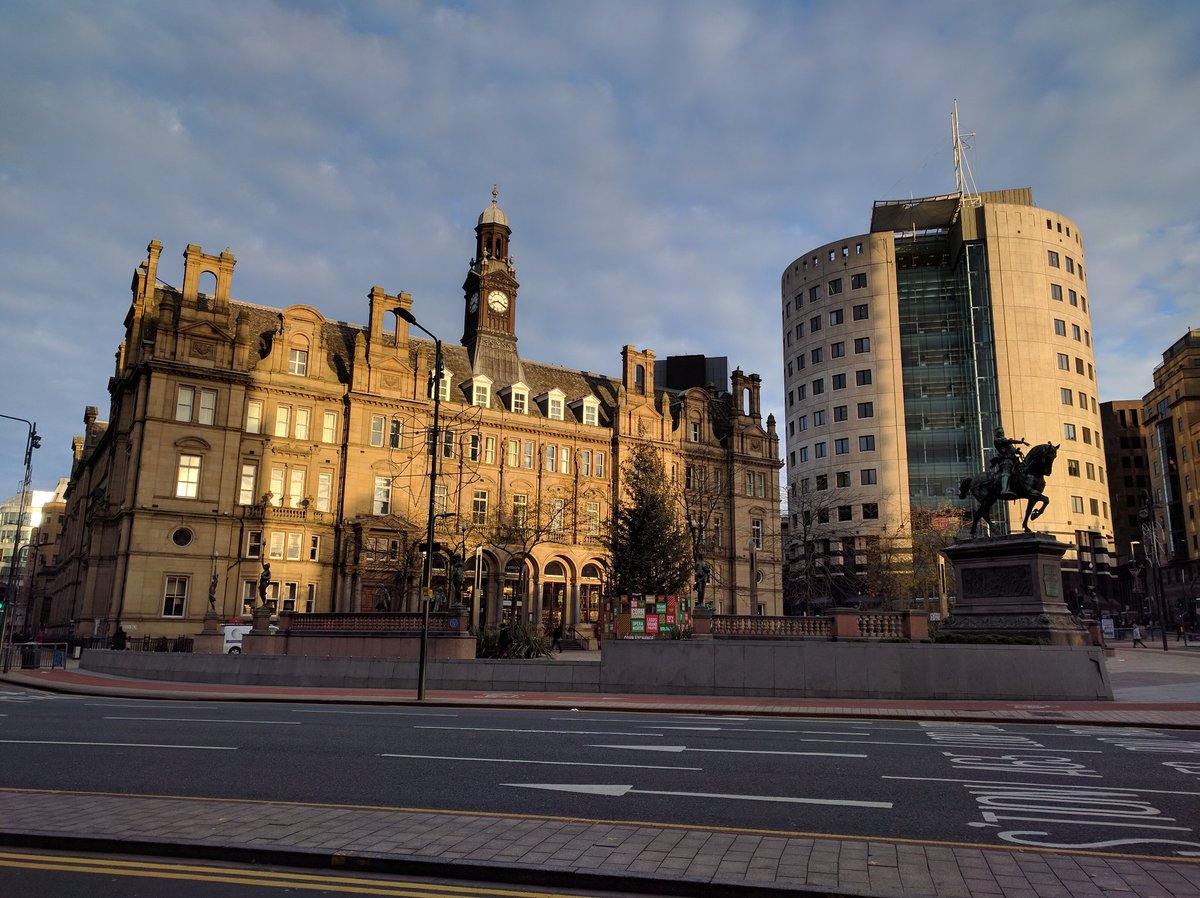 LeedsWeLove's tweet photo. The Black Prince statue was a gift from Colonel Harding in 1903. The Prince had nothing to do with Leeds. #LeedsFact https://t.co/gFnf8JPJ52 https://t.co/OunxugMPmr