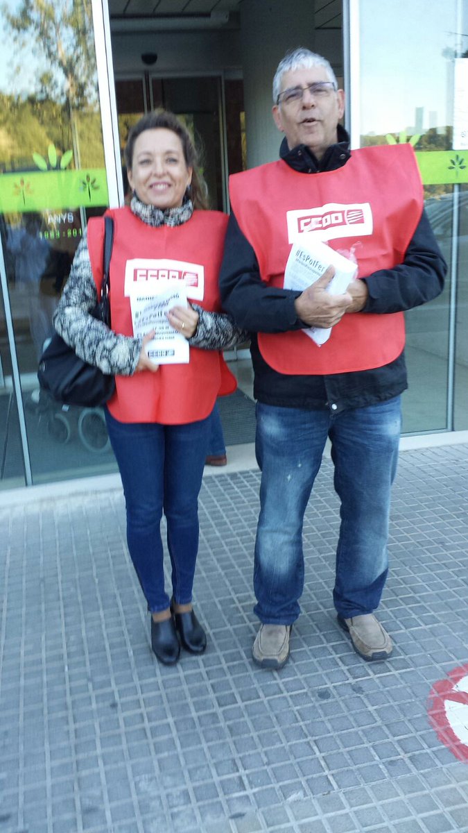 ccoocatalunya's tweet photo. 200 persones mobilitzades 
repartint més de 75000 octavetes a  Barcelona i àrea metropolitana. Gràcies a totes i tots #EsPotFerAra https://t.co/7KlQGiKDoM