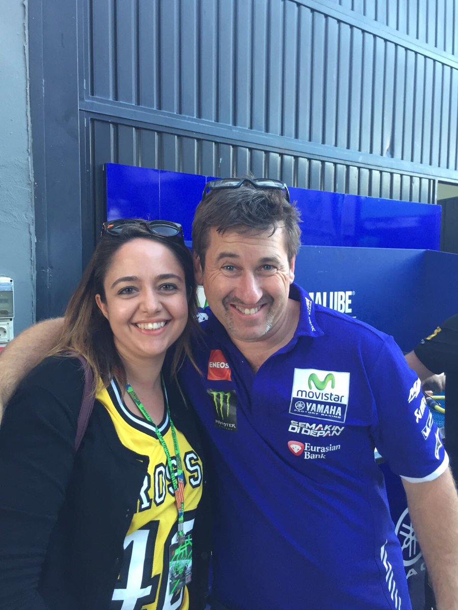 ItsEly's tweet photo. #valencia2016 i miei meccanici preferiti 💛💛💛 https://t.co/YwOk8TFneZ