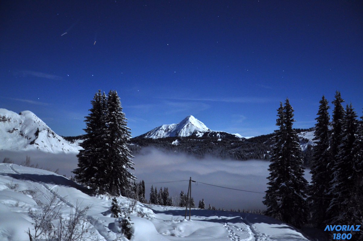 Avoriaz1800's tweet photo. [PLEINE LUNE]
Hier soir c'était la pleine lune sur Avoriaz ! https://t.co/2uFKKnKzDa