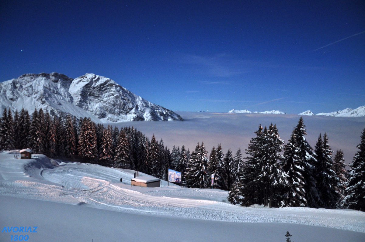 Avoriaz1800's tweet photo. [PLEINE LUNE]
Hier soir c'était la pleine lune sur Avoriaz ! https://t.co/2uFKKnKzDa