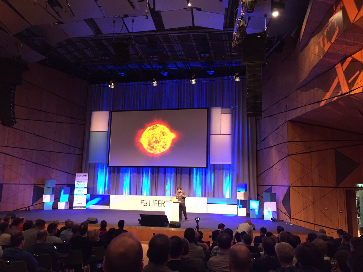 PaoloValeri's tweet photo. from "big big" to "big small" trough Big Bang this is not only modularity #LRDEVCON https://t.co/Jyt3ZPpfBK