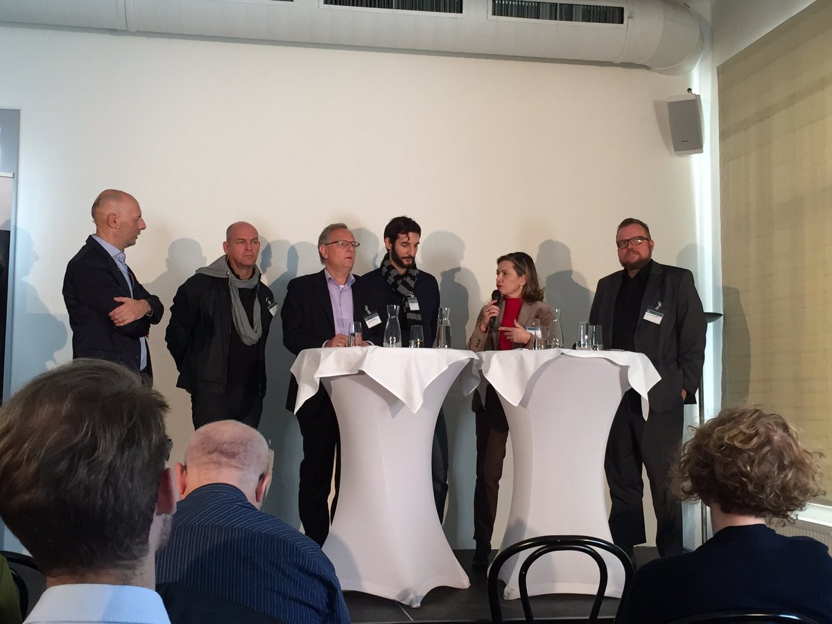 Diskussion zum Thema VR in den Medien beim APA-IT-BusinessBreakfast #apa_it @businessbreakfast