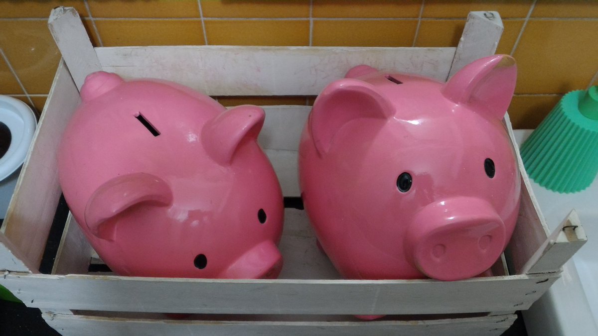 MdR_Torino's tweet photo. #generazioneZ e il #risparmio: moderni e proiettati al #futuro ma...il #salvadanaio batte ancora la #prepagata https://t.co/qxqt3nlR5D https://t.co/WU72cYmKlU