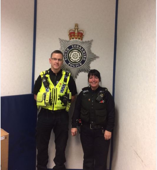 syptweet's tweet image. Heroic officers save man's life southyorks.police.uk/news-syp/heroi…