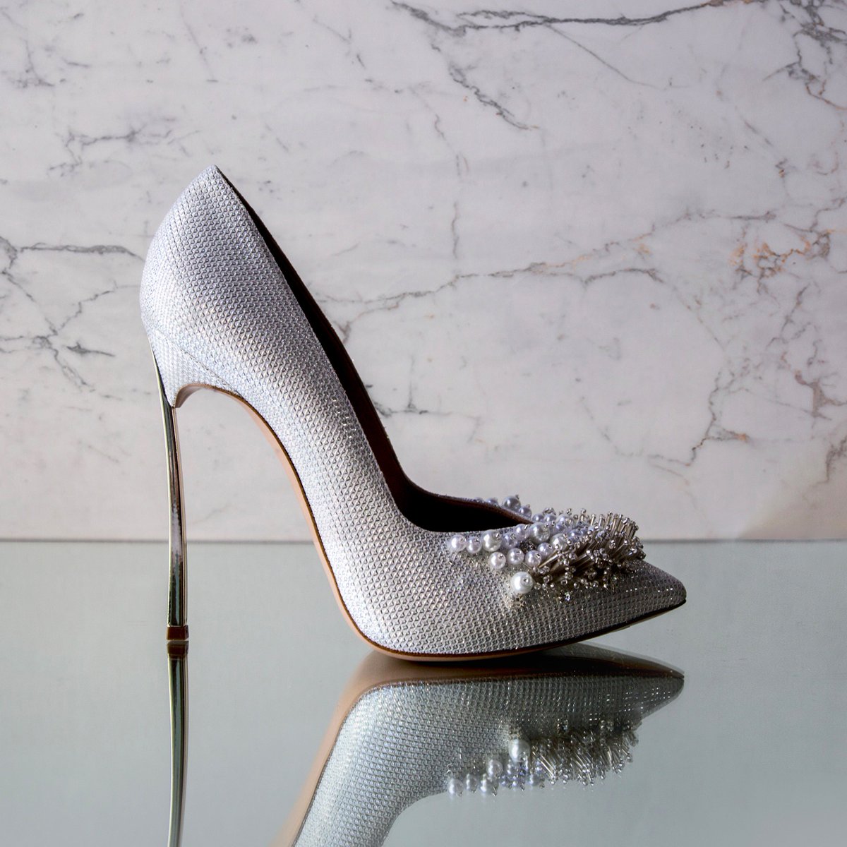 CesareCasadei's tweet photo. White lurex with encrusted faux pearls and crystals, this sophisticated evening pump is what dreams are made of. https://t.co/5V6E1kig7b https://t.co/FD7GOlFzfE