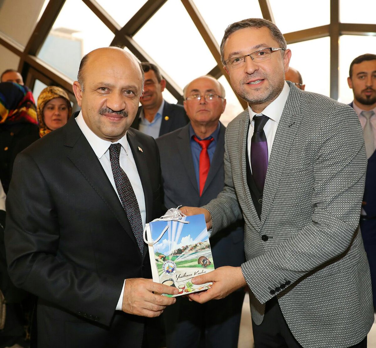 fikriisik's tweet photo. AK Parti grup toplantımıza katılmak üzere Ankara'ya gelen Kandıra İlçe Teşkilatımızın değerli mensuplarını ağırladık. https://t.co/g46ll50HsK