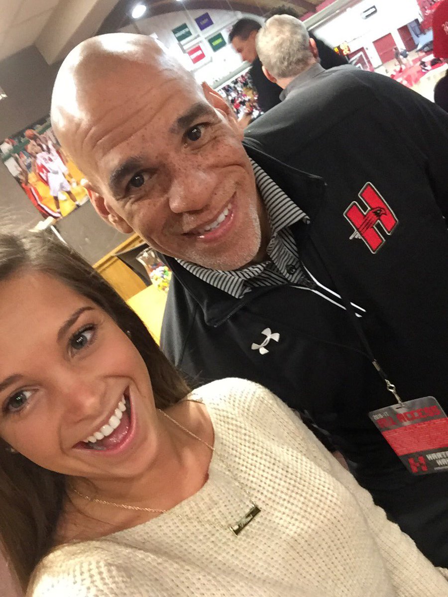 danajacksonnn's tweet photo. One last @AD_Goff_UHart selfie #630Flight https://t.co/LKzCu8BE1z