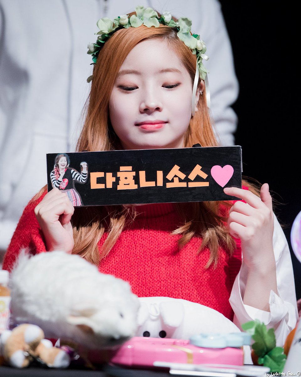 Dahyun_Fan's tweet photo. 20161114 강남팬싸
다효니소스
#다현 #트와이스 #TWICE #dahyun https://t.co/HVQwiPljmD