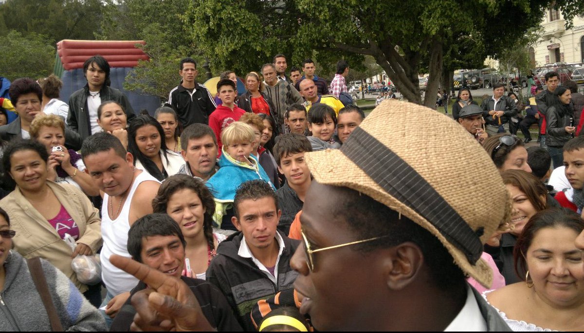 Una Colombia en Conjunto y vigilante con Los corruptos  sin distincion de razas Ni genero acompañame en la busca d #nuevocongreso #undaeee✊
