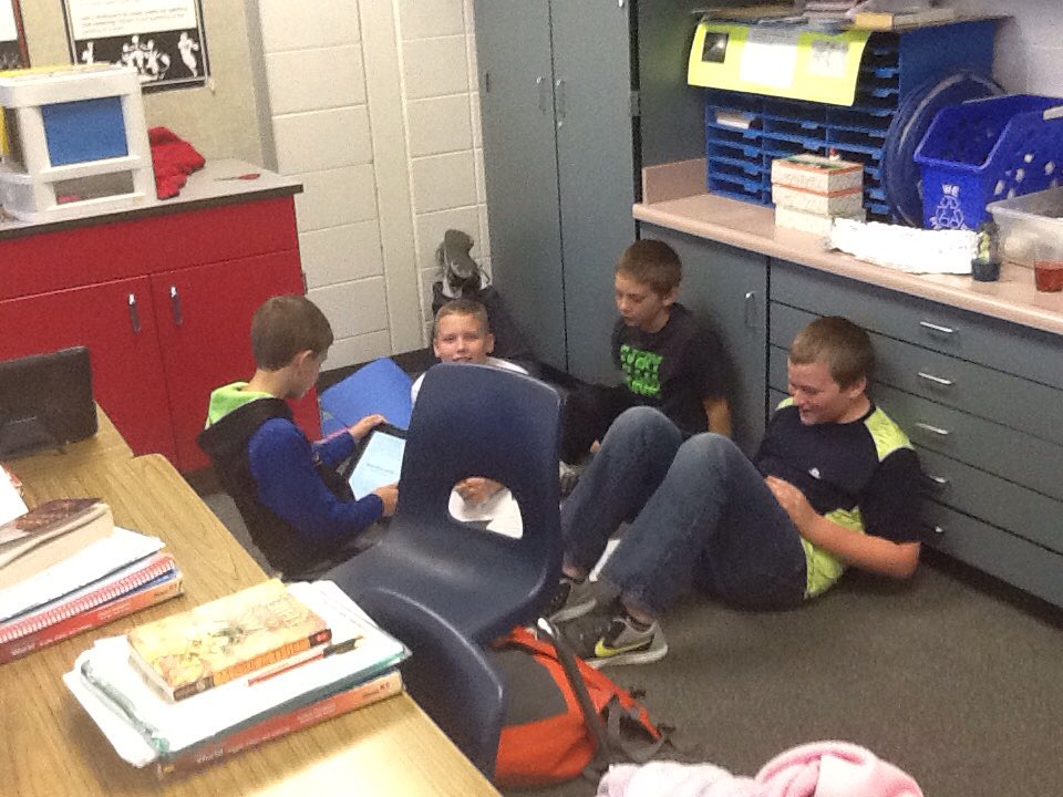MrConoverJCD's tweet photo. Working on short presentations on solutions to isolation
#jcde 
#jcdsixthgrade 
#RobinsonCrusoe https://t.co/itFqCW63Tu