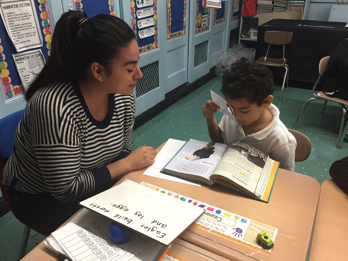 2ndGradeJKO's tweet image. #class202 are text detectives! We look for text evidence while close reading. #closereading #textevidence #grubsteinandfreda @PS66JKO