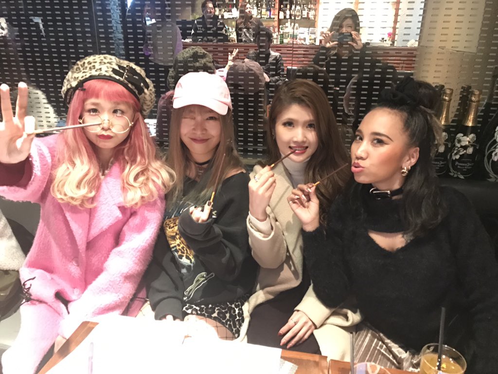 yumiobaby's tweet photo. 今日は毎月恒例の#マルキューサミット だったよ❤️.
今回は渋谷にある #xobar でした✨.
会員制のBARらしいんだけど.
お洒落で落ち着いた雰囲気😳💓.
今日もライターの皆様と色々話した👍.
#109ニュース 盛り上げて行くぞー🔥. https://t.co/5EvR6SzXvN