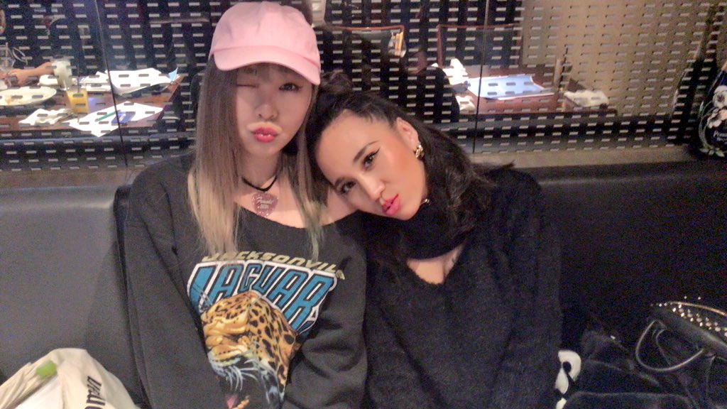 yumiobaby's tweet photo. 今日は毎月恒例の#マルキューサミット だったよ❤️.
今回は渋谷にある #xobar でした✨.
会員制のBARらしいんだけど.
お洒落で落ち着いた雰囲気😳💓.
今日もライターの皆様と色々話した👍.
#109ニュース 盛り上げて行くぞー🔥. https://t.co/5EvR6SzXvN