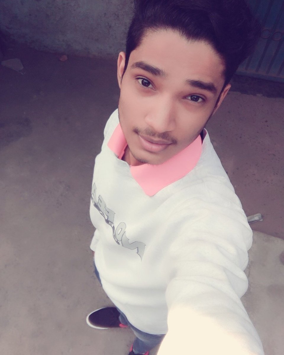 shubhamdel5's tweet photo. तू 👧पगली है तो मै भी 👦पागल हूँ...
 तेरी Pic देखकर तो 👍Like और 👇cmmt आते हैं
पर हमारी_Pic😎को देखकर तो लोग 🏛घर_रिश्ते👨‍👩‍👧लेकर आते है#Shubham😎 https://t.co/HJs5hynhYa