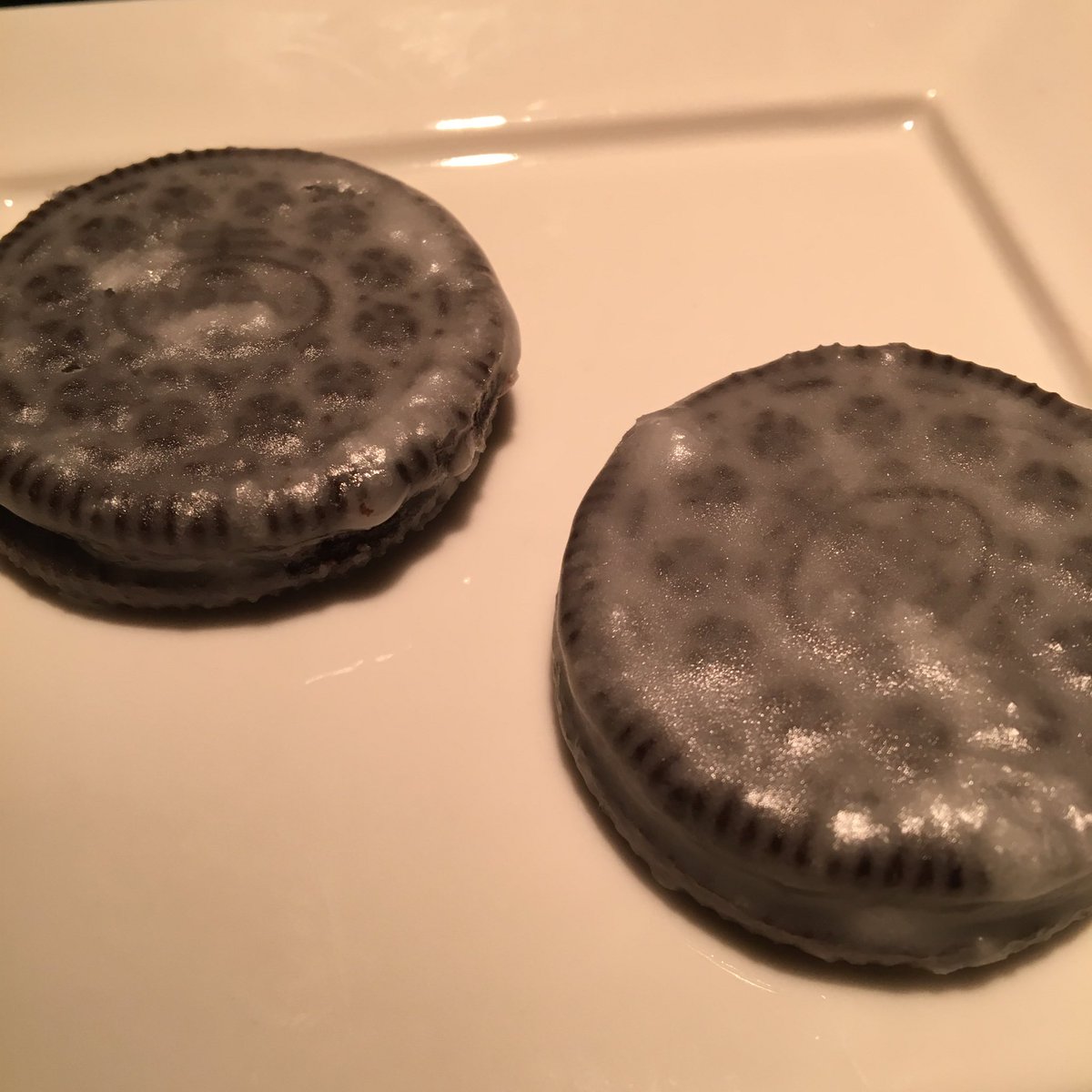 deathsdoor's tweet photo. Wow! #wondermint glazed #Oreo #cookies #28hongkong #worlds50best #singapore #proofandco https://t.co/wZU6E4FHuI