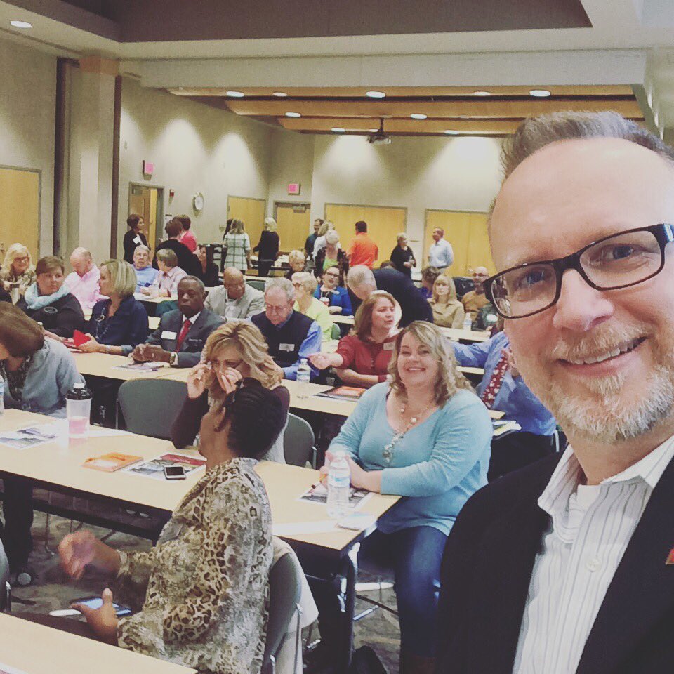 KevinMajeski's tweet photo. Awesome turn-out for Carpenter REALTORS' Social Media conference! Thx Bailey & Wood #CarpenterStrategy2017 #arecordofsuccess #callcarpenter https://t.co/LKg7lmmllu