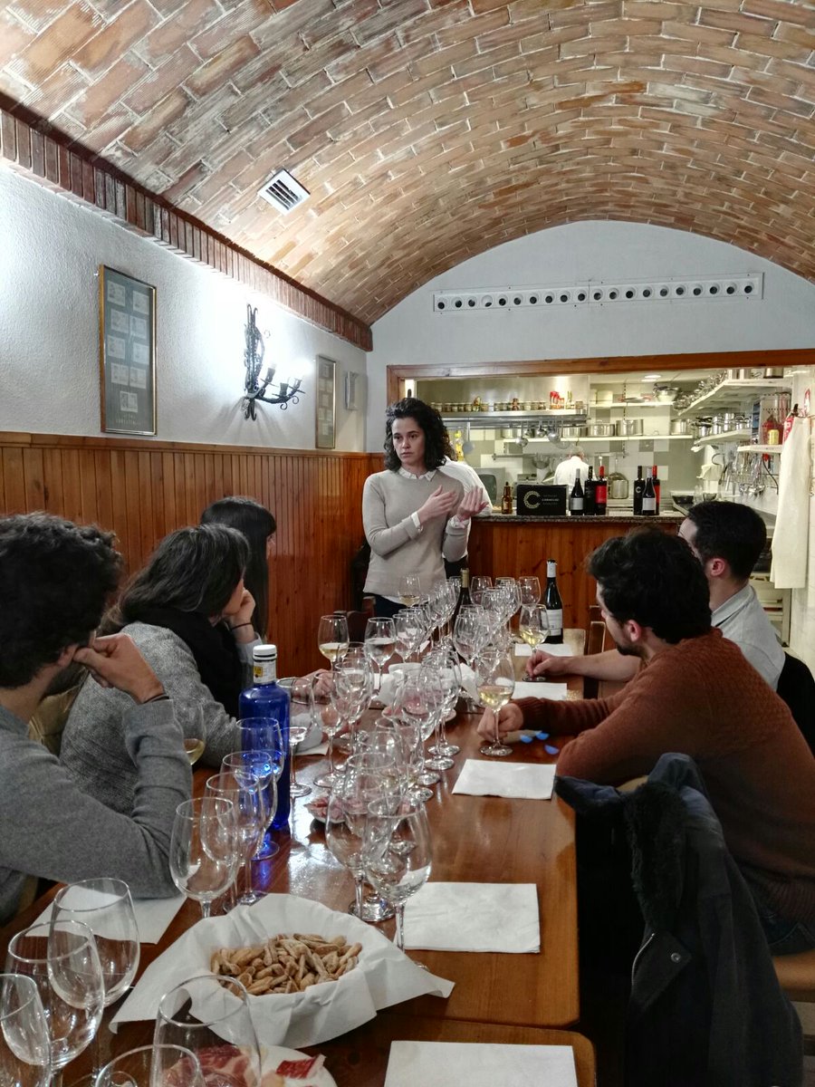 Bodegascornelio's tweet photo. Ayer compartimos cata con nuestros amigos de @lartnoa Un grupo de emprendedores franceses con bares en #Biarritz y #Anglet. À votre santé! https://t.co/iGmgtR2hGD