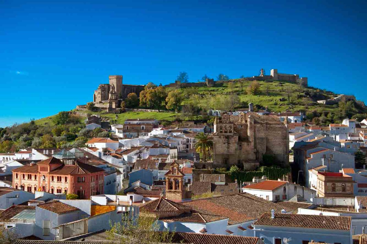 _eLpaladin's tweet photo. Para Telva, la Sierra de Aracena también es un lugar mágico en el que perderse y descubrir cada uno de sus rincones
¿Conoces nuestra tierra? https://t.co/1zTOcpEXt0