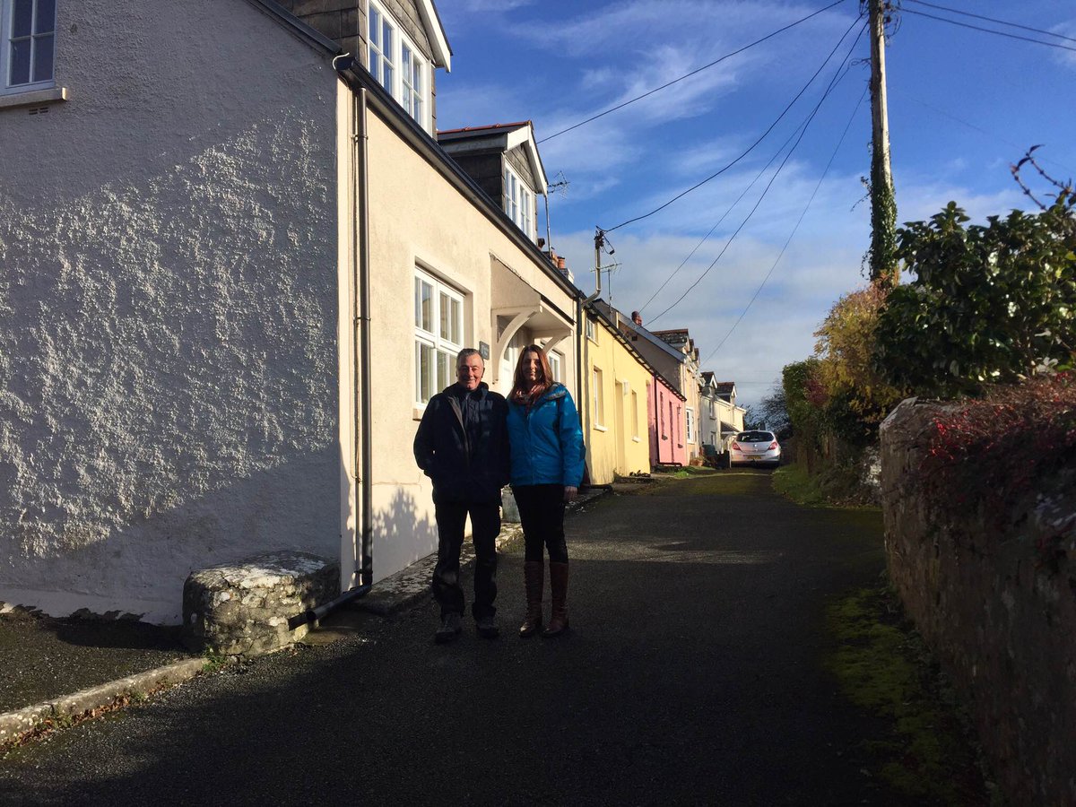 📷 Ray took his Kiwis to #Carew over the weekend whilst exploring Wales with his family. Where did you take your Kiwis? Let us know! #MyKiwis