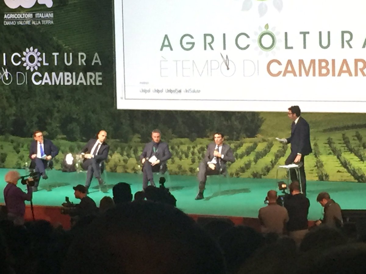 Maddalena_Mastr's tweet photo. L'orgoglio del mio nome a #CIA2016. Perché le idee della mia famiglia sono ancora qui, vive e vegete #grazie https://t.co/dT1NIorgCW