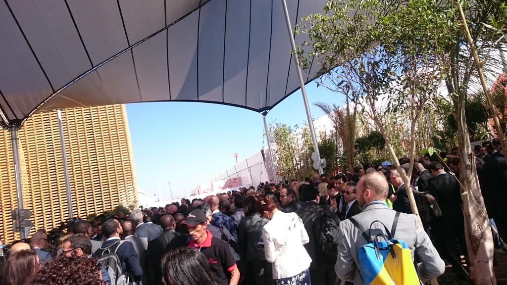 mariluomi's tweet image. Massive queue to get in to the opening of the first meeting of the parties to the Paris Agreement. #COP22 #CMA1