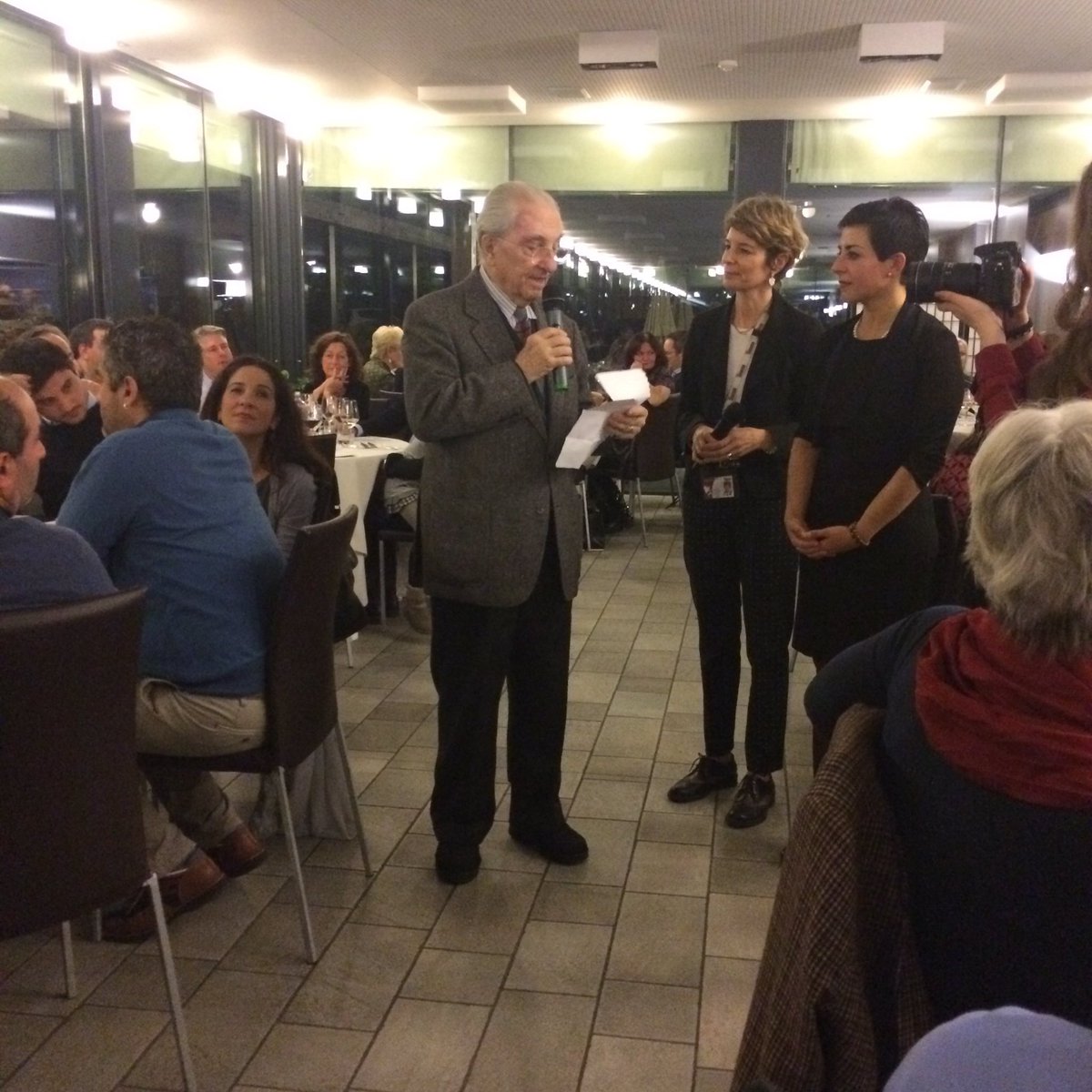 rossotti_simona's tweet photo. #pollenzo #SlowFood #gualtieromarchesi alla cena di #biteg2016 https://t.co/Huqoeloo1V