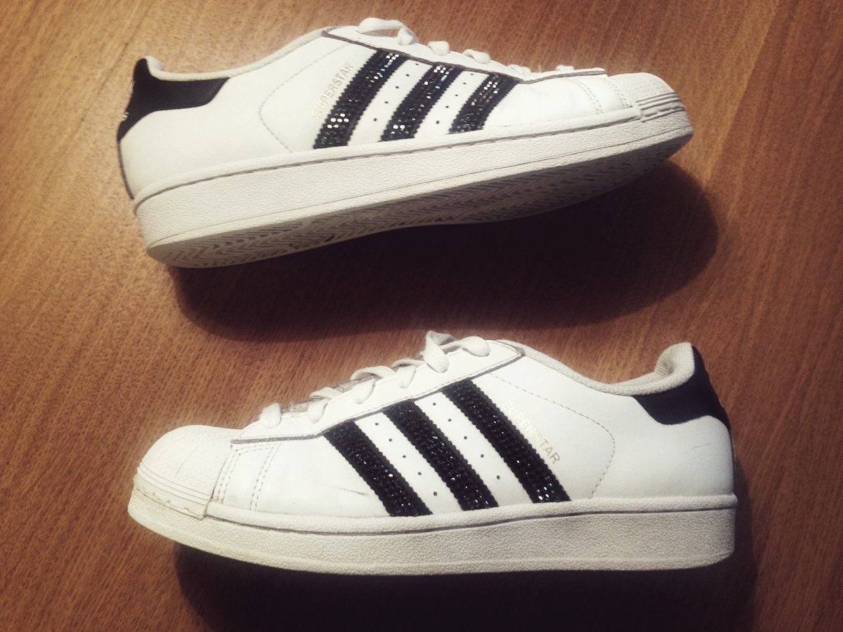 STRASSCOM's tweet photo. WE GOT #FANPOST! On of our #Follower has do our #DIY at Home. 
We are in #LOVE with these shoes! <3 https://t.co/L9UEEcKKXC