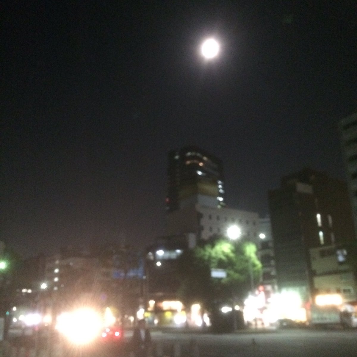 ettheater's tweet photo. ♪見上げたらスーパームーン #onedayafter #ブレブレ https://t.co/62CUkhckNL