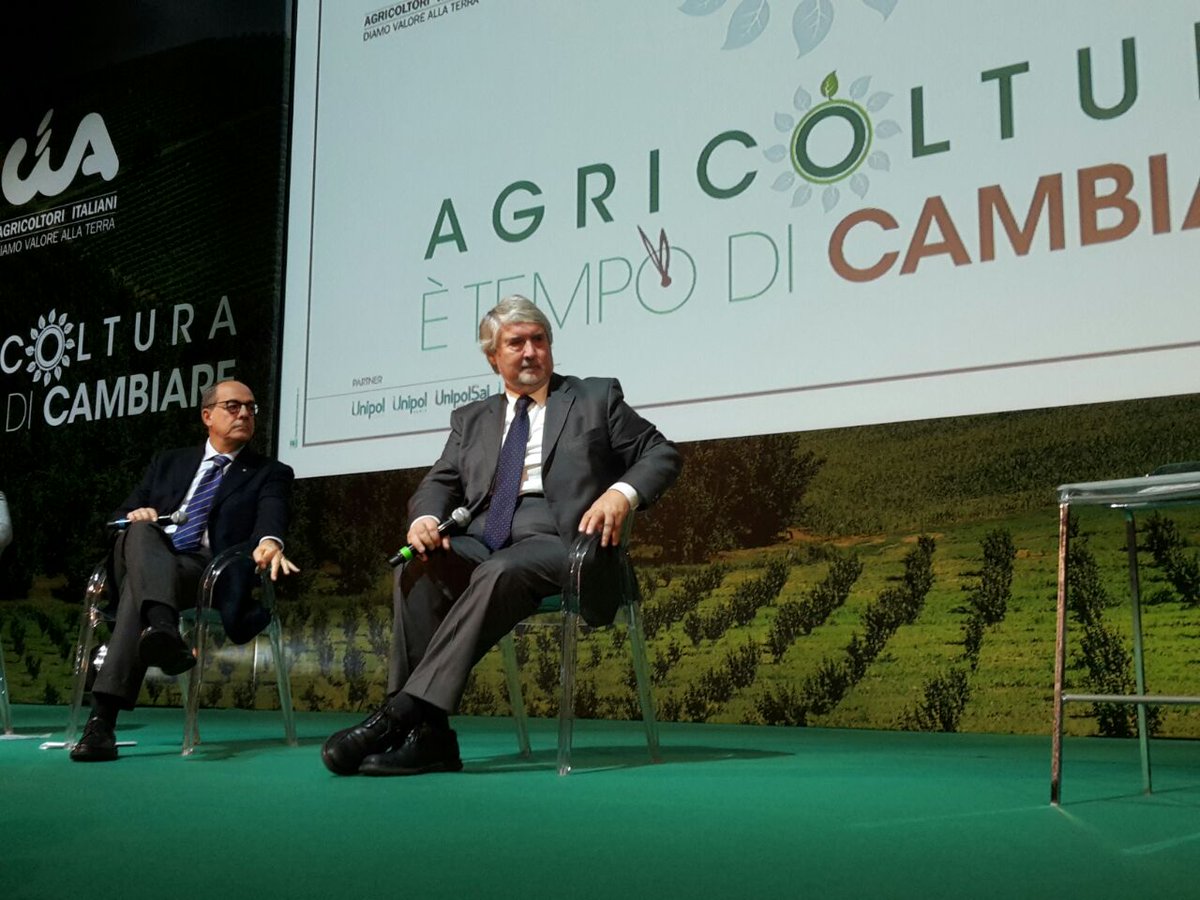 paolodecastro's tweet photo. Dopo la Brexit e gli interrogativi di Trump, abbiamo il dovere di rendere più forte l'Europa. #cia2016 ► https://t.co/an98yCuKHR https://t.co/htcQnTfncN