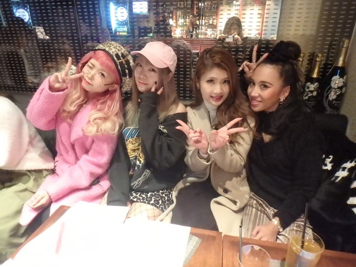 109newsjp's tweet photo. 今回の #マルキューサミット の会場は #XOBar で行われました♡ 人気記事ランキングでは #LIZLISA ショップ店員 #佐藤未来 ちゃんが表彰されました‼︎おめでとうございます♡ #109ニュース https://t.co/IM0cYXznvt