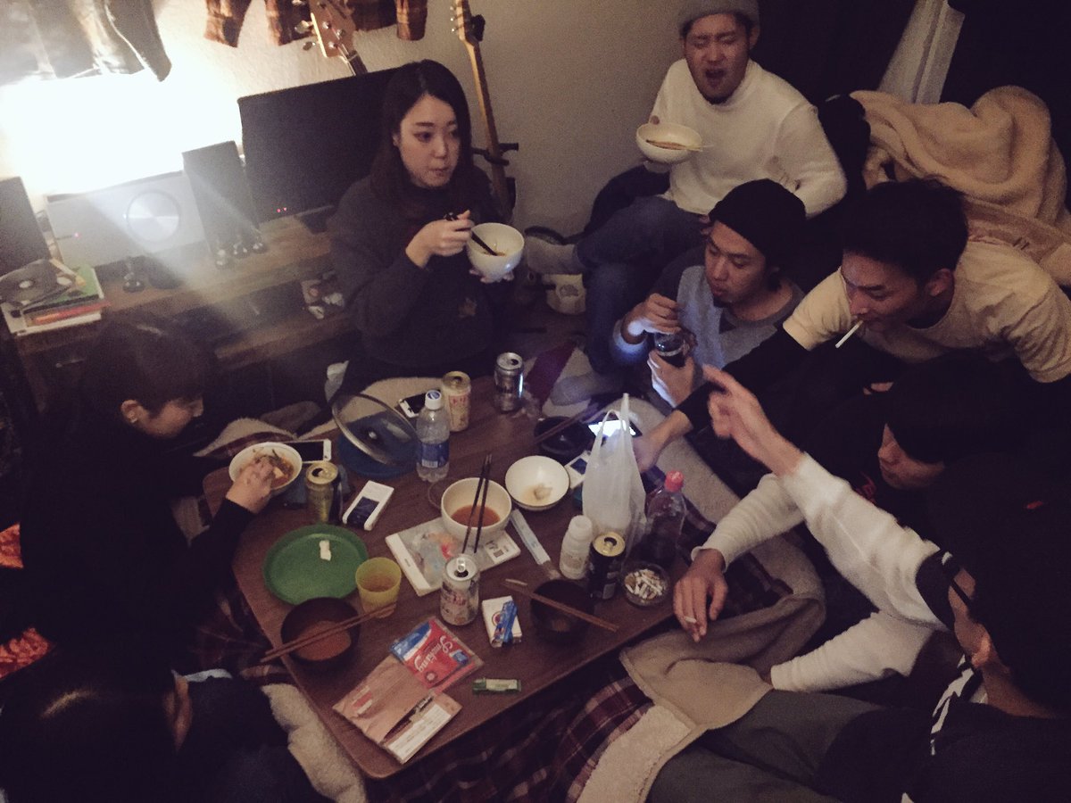 3年生の家で鍋を作って食べてたりします。