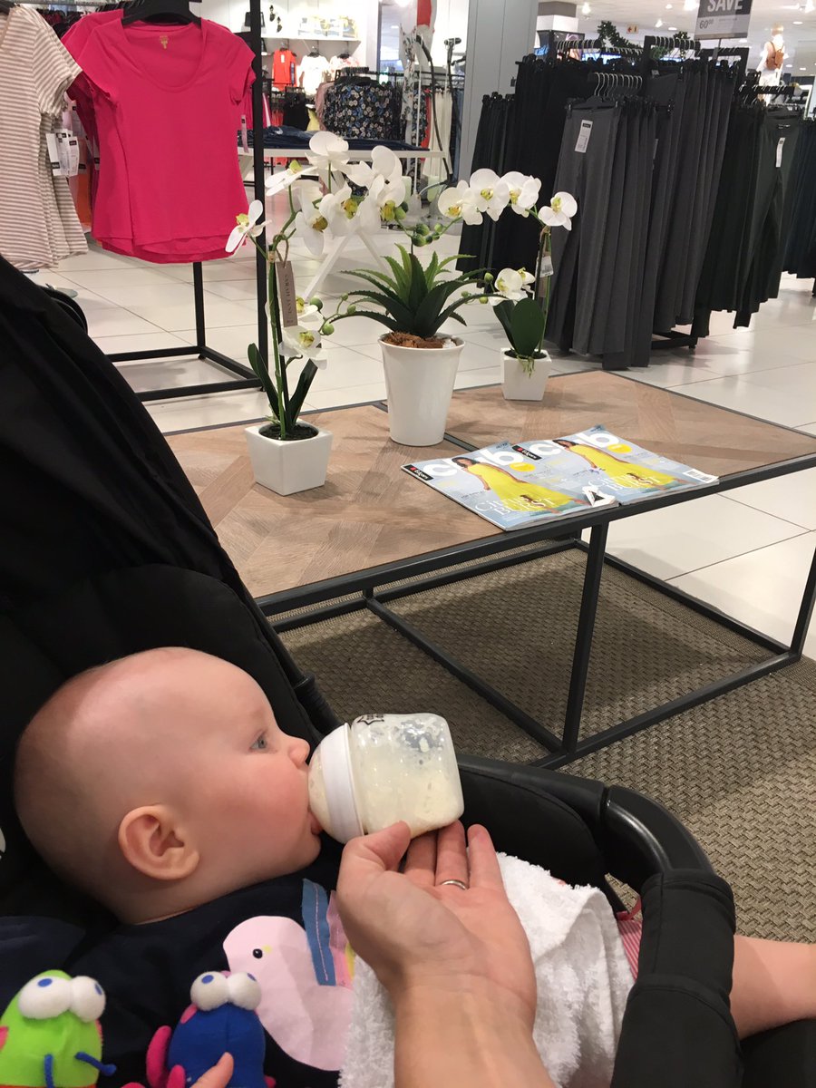 Thanks for the sitting area <a href="/EdgarsSA/">edgarssa</a> When Lea-Mari wants to eat there's no stopping her. #gratefulmom #