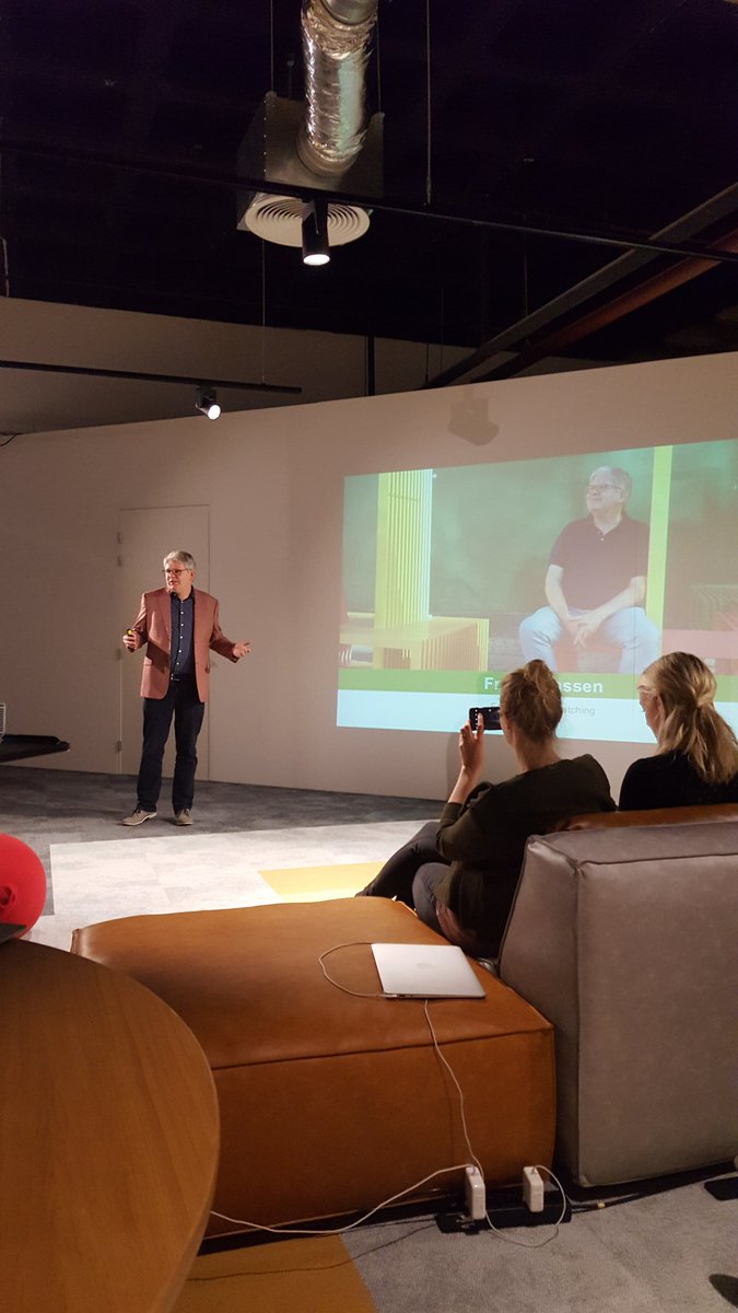 RobbertC's tweet image. Inspirationsession #socialtoday @ new location #frankwatching in jaarbeurs utrecht #customerexperience