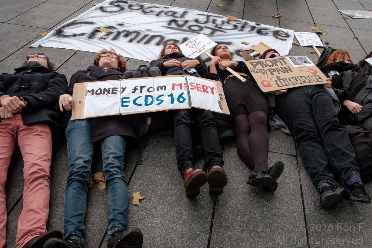 TheWeeklyBull's tweet photo. A few more pix of the #ECDS16 Custody Summit demo this morning #StopTheSummit @ReclaimJustice @DetentionAction @AishaDod @GlobalJusticeUK https://t.co/pKE9vTJVge