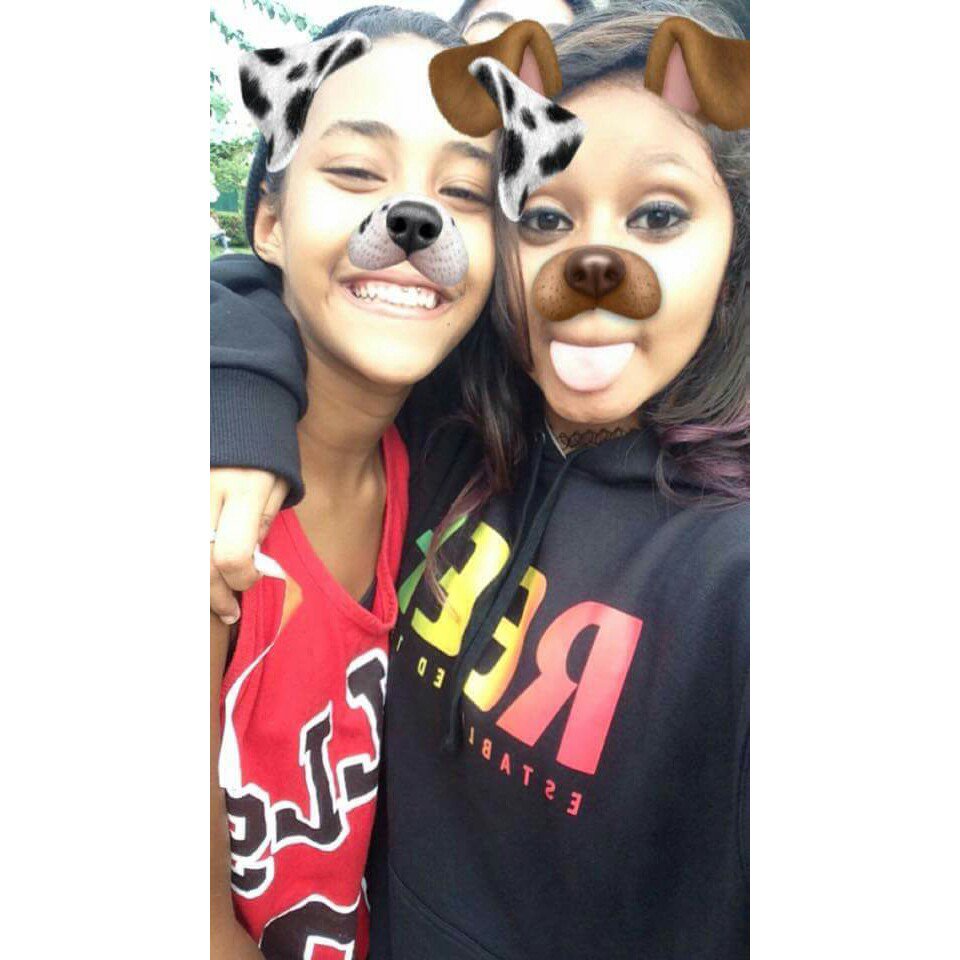BheaLeeEspinosa's tweet photo. Tô com saudades de uma cachorra ae que dizia ser minha namorada sendo que já tem várias nos contatinhos. #VouSuperar 😪😒 https://t.co/EL90VcdTfO