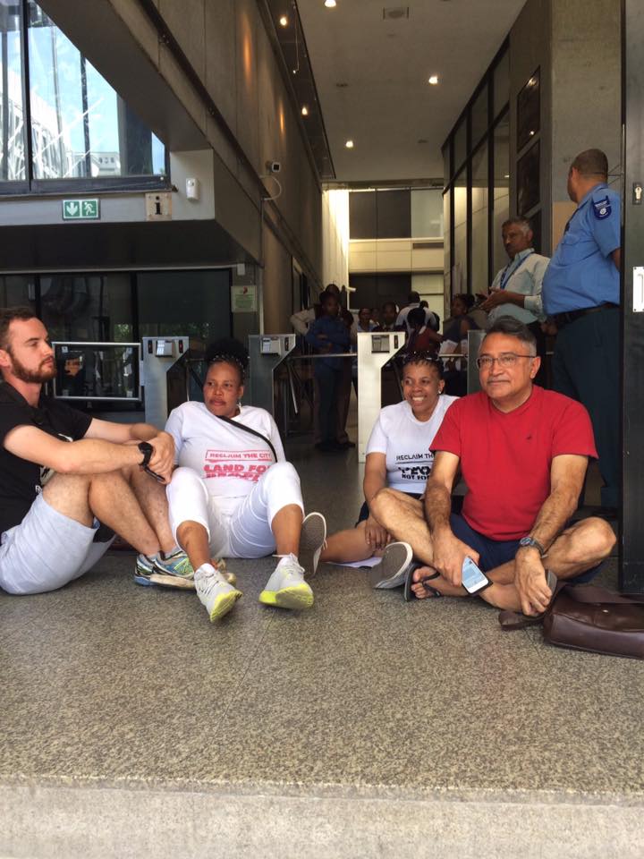 CatherineNicks's tweet photo. #SitIn -Waiting for the feasibility study for Tafelberg. When will we get social housing in the inner city? @NdifunaUkwazi @ZackieAchmat https://t.co/y1jVWFMjTs