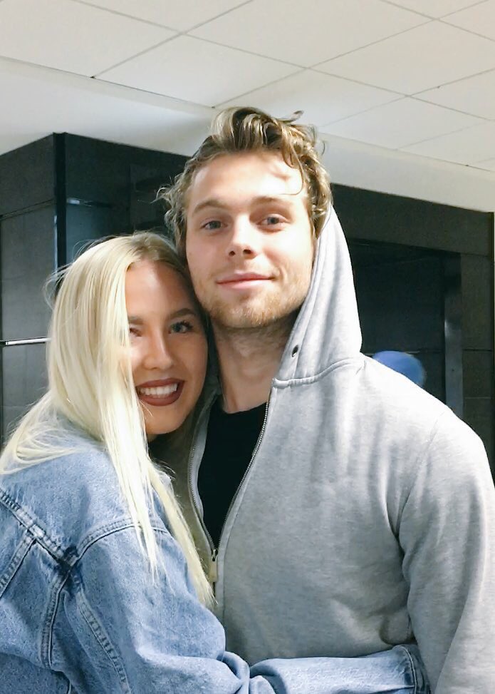 5SOSValencia's tweet photo. Luke con @xclifflordx en LA -S https://t.co/HAviHHjso4