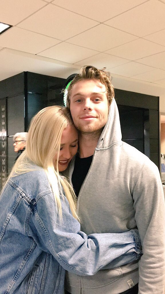 5SOSValencia's tweet photo. Luke con @xclifflordx en LA -S https://t.co/HAviHHjso4