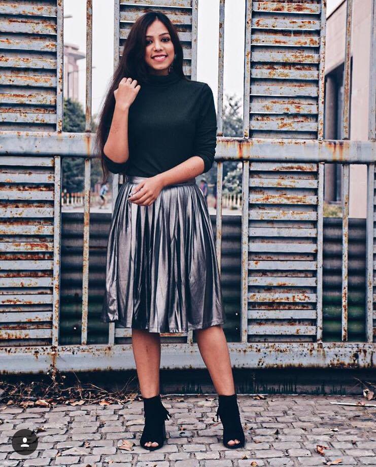 theknclan's tweet photo. Seizing the day in this Metallic skirt #metallics #metallicoutfit #weekendoutfits #outfitinspiration #winteroutfits #winteroutfitideas https://t.co/m8RqtlQVof