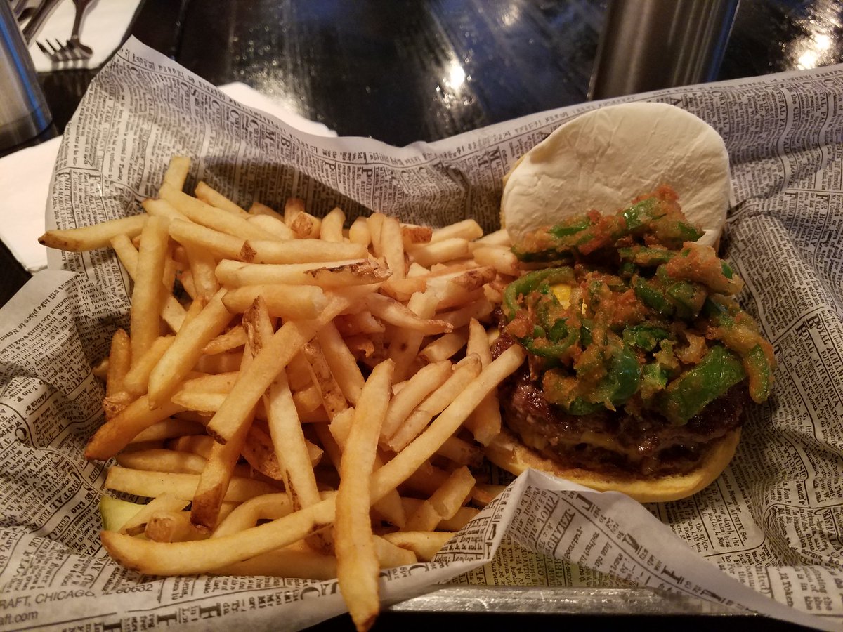 peanutstime's tweet photo. #thecommittedpig #jalapeno #burger #tasty #creamcheese https://t.co/Cg8fhcV0Fl