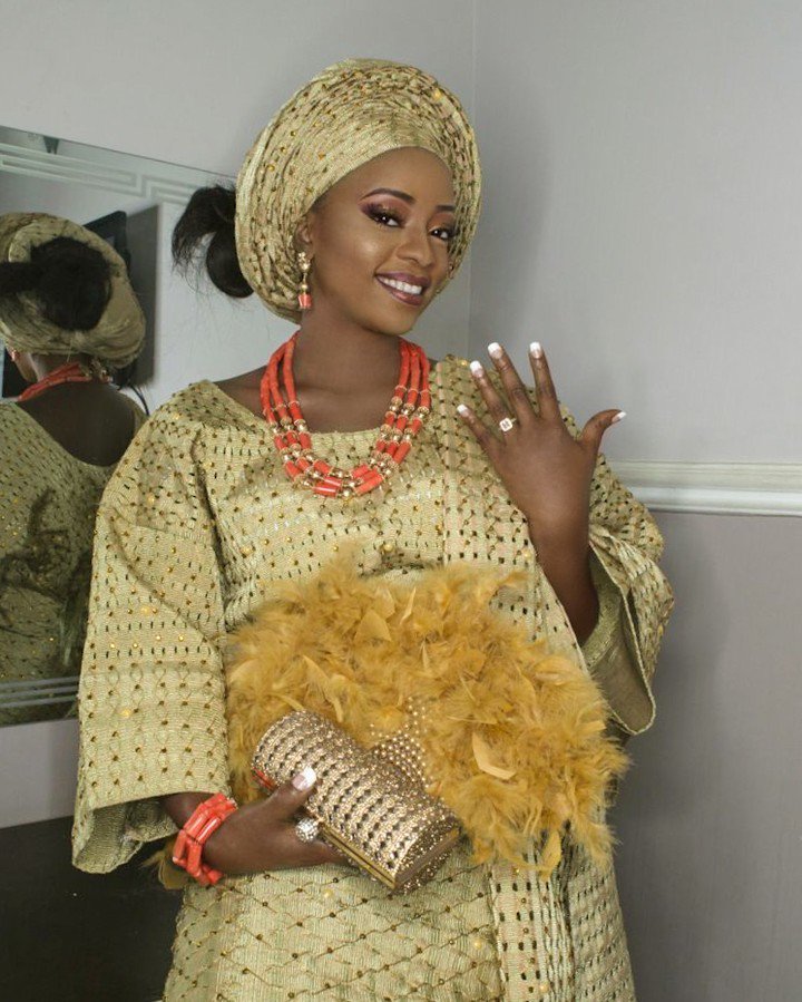 OwanbePARRIES's tweet photo. Gorgeous😊😊
makeup and gele @nomey_jmakeovers
photography: @phorlatadephotpgraphy
#Owanbeparries #Owanbe #owanbeNAT… https://t.co/K39lAZW38v