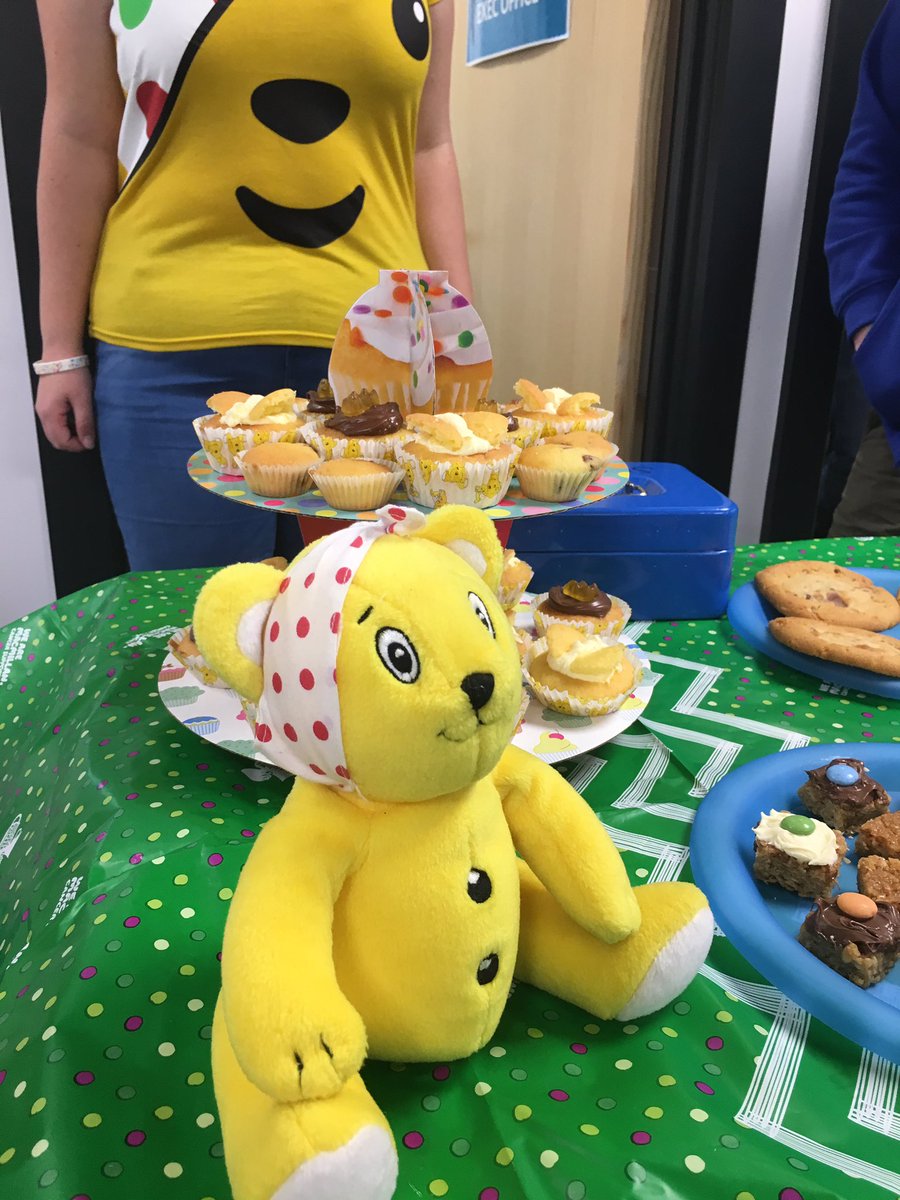 StudentLifeCH's tweet image. Pudsey is out helping the SU with their bake sale @BBCCiN #ChildrenInNeed