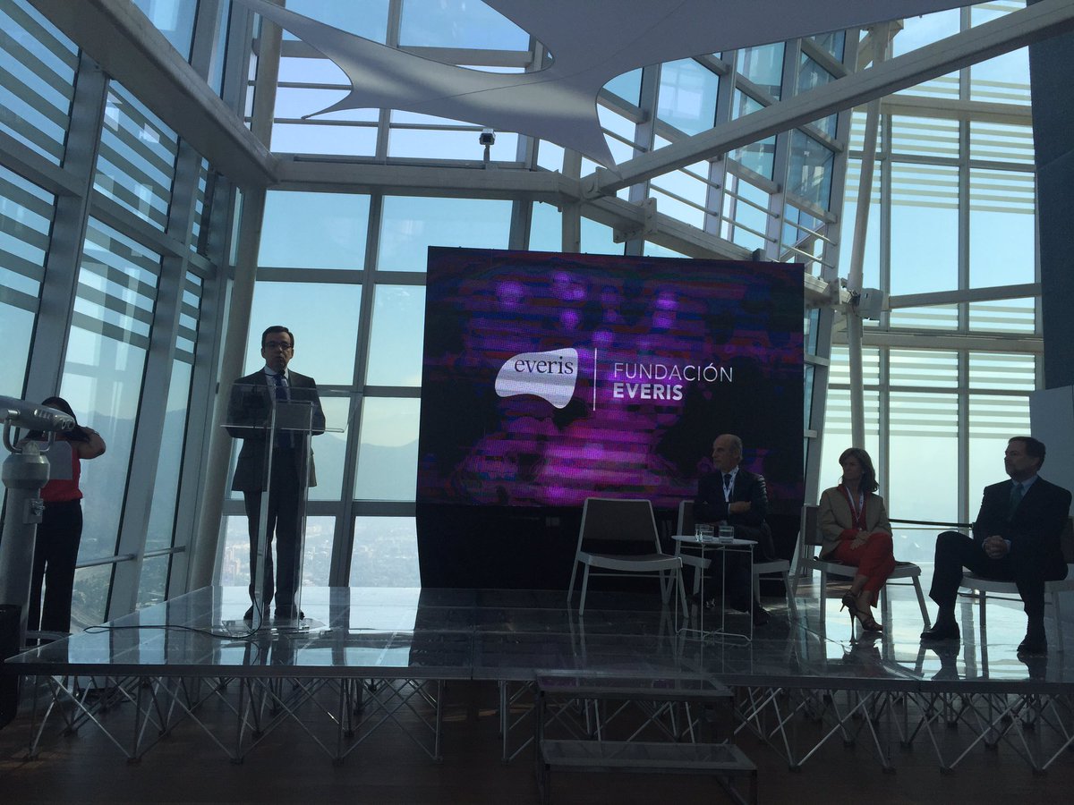 mauricio_riosm's tweet photo. En la premiación de #actitud2016 con @fundacioneveris @everisChile y nuestro ministro de economía https://t.co/k5XlnEUgSX