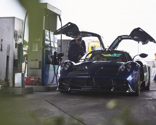 Суперкар Pagani Huayra появился в сети на шпионском снимке
dni24.com/exclusive/9891…